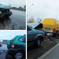 ФОТО, ВИДЕО: Дорожный "джекпот" – в Резекне на мосту столкнулись семь машин