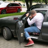 Foto: Valančūns uz Lietuvas izlases pirmo treniņu ierodas vecā 'Audi 80'
