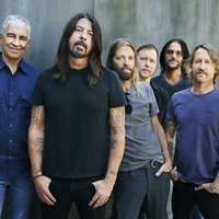 'Foo Fighters' publicē jaunu dziesmu un video 'Waiting on a War'