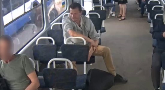 ФОТО. Нападение в трамвае 10-го маршрута: полиция просит опознать мужчину