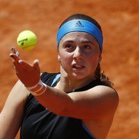 Ostapenko ar pieļautām 60 kļūdām atkal nepārvar 'French Open' pirmo kārtu