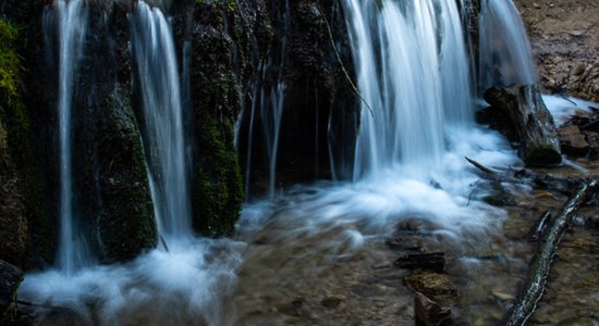 Foto: Gleznainā Kazugrava un tās iespaidīgais ūdenskritums