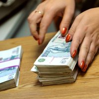 Новое падение рубля: курс доллара впервые достиг 43 рублей