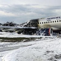 Degošajā lidmašīnā Šeremetjevas lidostā Maskavā gājis bojā 41 cilvēks