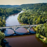 ФОТО: После реконструкции открылся мост через Гаую в Сигулде
