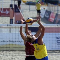 Divi Latvijas pludmales volejbola dueti ar uzvaru sāk Eiropas U-22 čempionātu