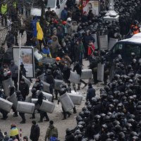 Латвия возмущена насилием против демонстрантов на Майдане