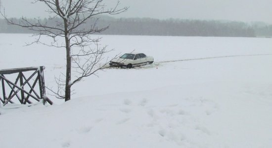 Policija Ogrē sodīs uz ledus braucošos 'drifterus'