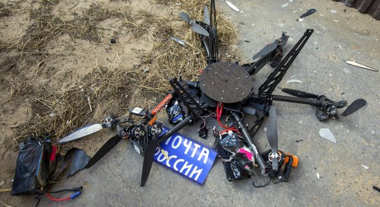 Video: Pirmajā lidojumā mājas sienā ietriecas 'Krievijas Pasta' piegādes drons