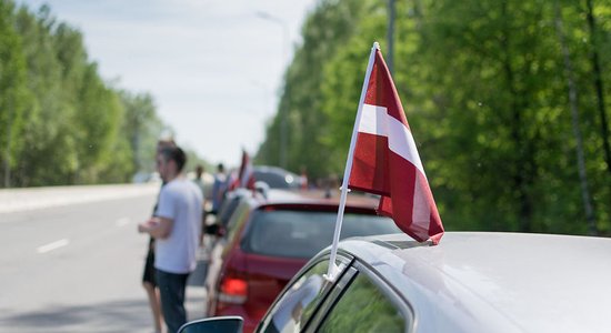 Karogu brauciena laikā Rīgā ierobežos satiksmi