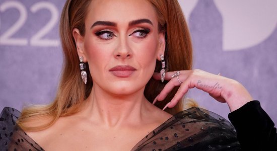 Adele pirms alkohola atmešanas dzērusi pat četras pudeles dienā