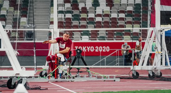 Apinis pēc konkurenta rezultāta anulēšanas tiek pie bronzas Tokijas paralimpiskajās spēlēs