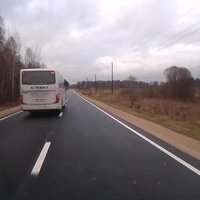 Video: Ātruma ierobežojums satiksmes autobusam uz Daugavpils šosejas nav šķērslis