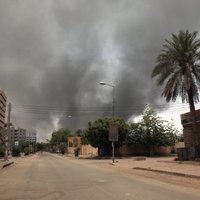 Sadursmēs Sudānā starp armiju un paramilitārajiem spēkiem nogalināti vismaz 56 cilvēki