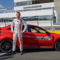 Džensons Batons ar 'Honda Civic Type R' uzstāda rekordu Hungaroringas trasē