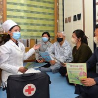 В Северной Корее зарегистрировано уже почти 2 млн людей с "симптомами лихорадки"
