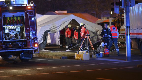 Auto ietriecas Ziemassvētku tirdziņā Magdeburgā 20.12.24