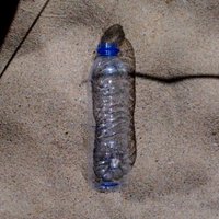 Kā sadalās plastmasas pudele: 450 gadus ilga tiešraide