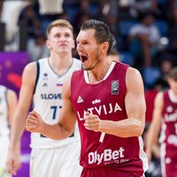Latvijas izlases kapteinis Blūms slavē Latvijas basketbolistu profesionalitāti