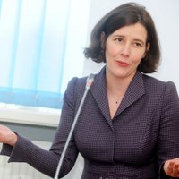 Министр возражает против стремительного роста зарплаты в Латвии