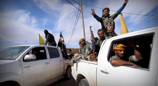 Video: Kurdi dodas iznīcināt 'Daesh' pozīcijas Rakas reģionā