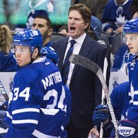 Pēc 18 gadu pārtraukuma uz NHL labākā trenera balvu pretendē divi kanādieši