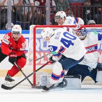Šveices hokejisti Rīgā iztur Norvēģijas pretsparu un tiek pie vēl vienas 'sausās' uzvaras