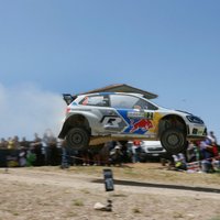 Video: Pa gaisu vien! WRC Sardīnijas rallija tramplīni