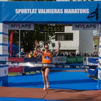 Kristaps Bērziņš un Kitija Valtere - jaunie Latvijas čempioni maratonā