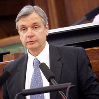 Tieslietu ministrijai ir pamats apturēt Ždanokas pārstāvētās partijas darbību, uzskata Šadurskis