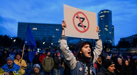 Tūkstošiem cilvēku Slovākijā protestējuši pret valdības saitēm ar Krieviju