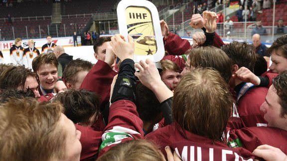 Hokejs, Pasaules U-18 čempionāts Rīgā: Latvija – Kazahstāna