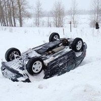 В воскресенье на дорогах Латвии случались аварии каждые 2-10 минут