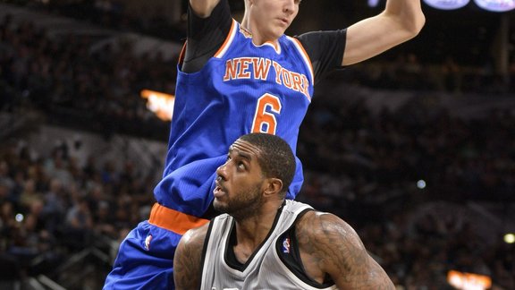 Basketbols, NBA:  "Knicks" pret  "Spurs" - 4