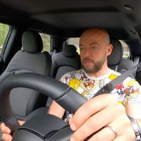 Video: Jānis Vanks izmēģina elektrisko 'Mini Cooper SE'