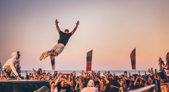 Foto: Ieskats pludmales festivāla 'Summer Sound' pirmās dienas ballītē