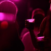 Два ЧП в ночном клубе: мужчине разбили голову стаканом, второго избили