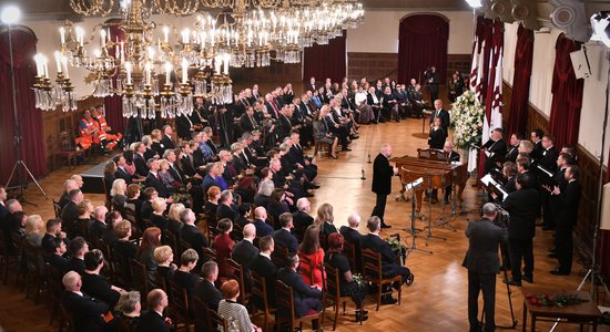 Foto: Levits pasniedz augstākos Latvijas valsts apbalvojumus 73 cilvēkiem