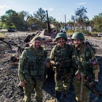 Krievija rok grāvi un ceļ nocietinājumus uz robežas ar Ukrainas separātistu 'republikām'; bažas par stabilitāti Rostovas reģionā