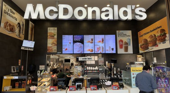 Saldējums ar bekonu? "McDonald's" Amerikā piedzīvo nedienas ar mākslīgā intelekta balss rīku