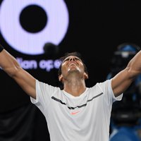 Nadals smagā cīņā kļūst par Federera pretinieku Austrālijas atklātā čempionāta finālā