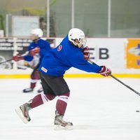 Latvija U-18 hokeja izlase ar diviem liekajiem spēlētājiem devusies uz pasaules čempionātu