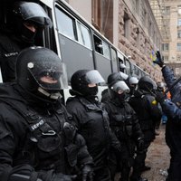 Protestētāji pieprasa specvienību izvešanu no Kijevas