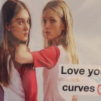 Cilvēku sašutumu izpelnās 'Zara' reklāmas kampaņa ar strīdīgu vēstījumu