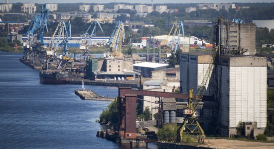 Линкайтс призывает предпринимателей заявить, что суда, имеющие отношение к России, нежелательны в портах Латвии