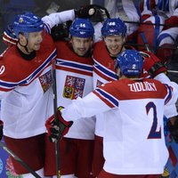 Čehijas hokejisti principiālā duelī uzvar Slovākiju un iekļūst ceturtdaļfinālā