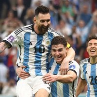 Mesi un Alvaress pretuzbrukumos ieved Argentīnas izlasi Pasaules kausa finālā