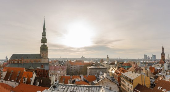 Rīgas Svētā Pētera baznīcā aplūkojama izstāde 'Baltijas kino klimats'