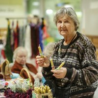 Svētku laikā atgriezies ikgadējais invalīdu amatnieku un rokdarbnieku tirdziņš