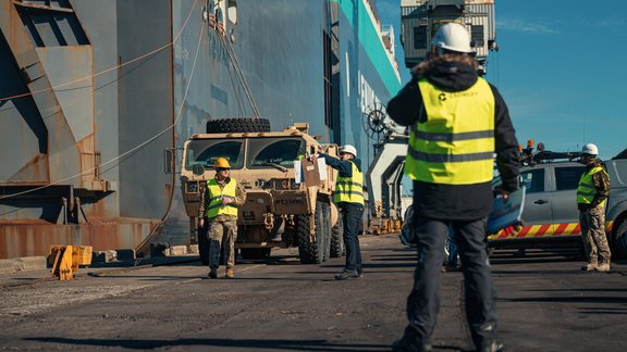 Liepājā ierodas ievērojams skaits ASV militārās tehnikas vienību dalībai mācību ciklā “NAMEJS 2022” - 11